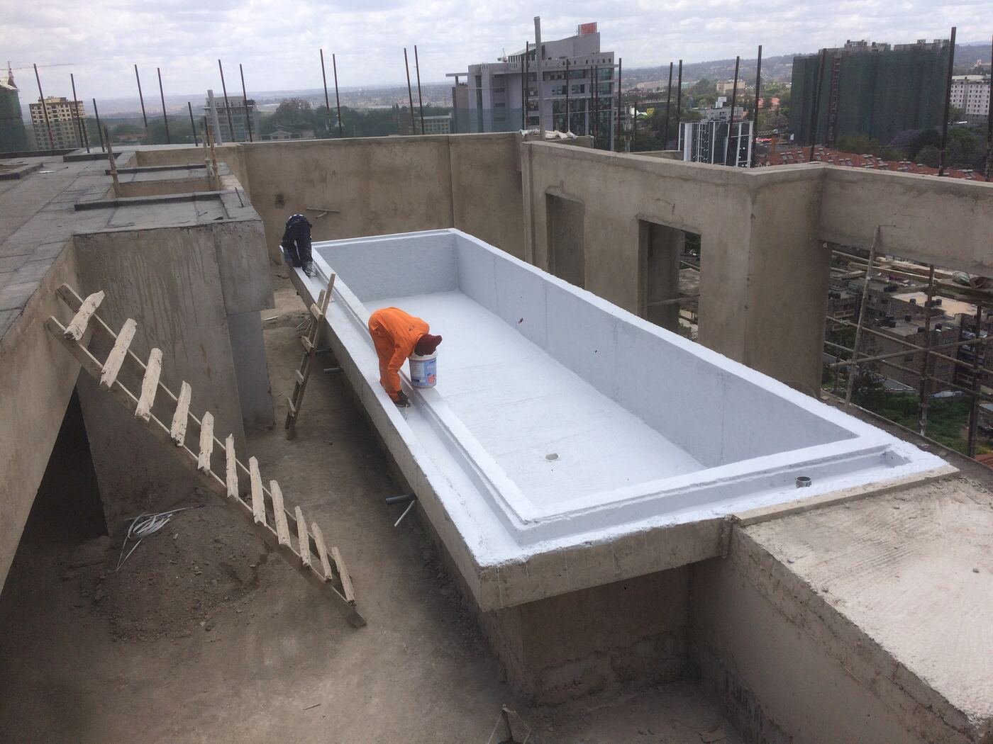 Rooftop infinity-edge pool waterproofing on site
